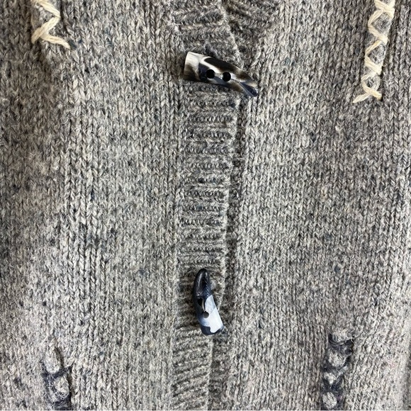 Vintage Capacity Women’s Heathered Gray Toggle Button Granny Square Sweater SzPM - Picture 6 of 11